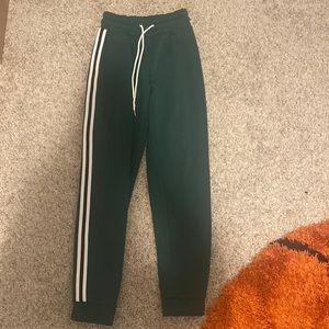 Hooded Green crop top and sweats duo.